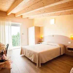 https://albergo-paris.hotelinveneto.com